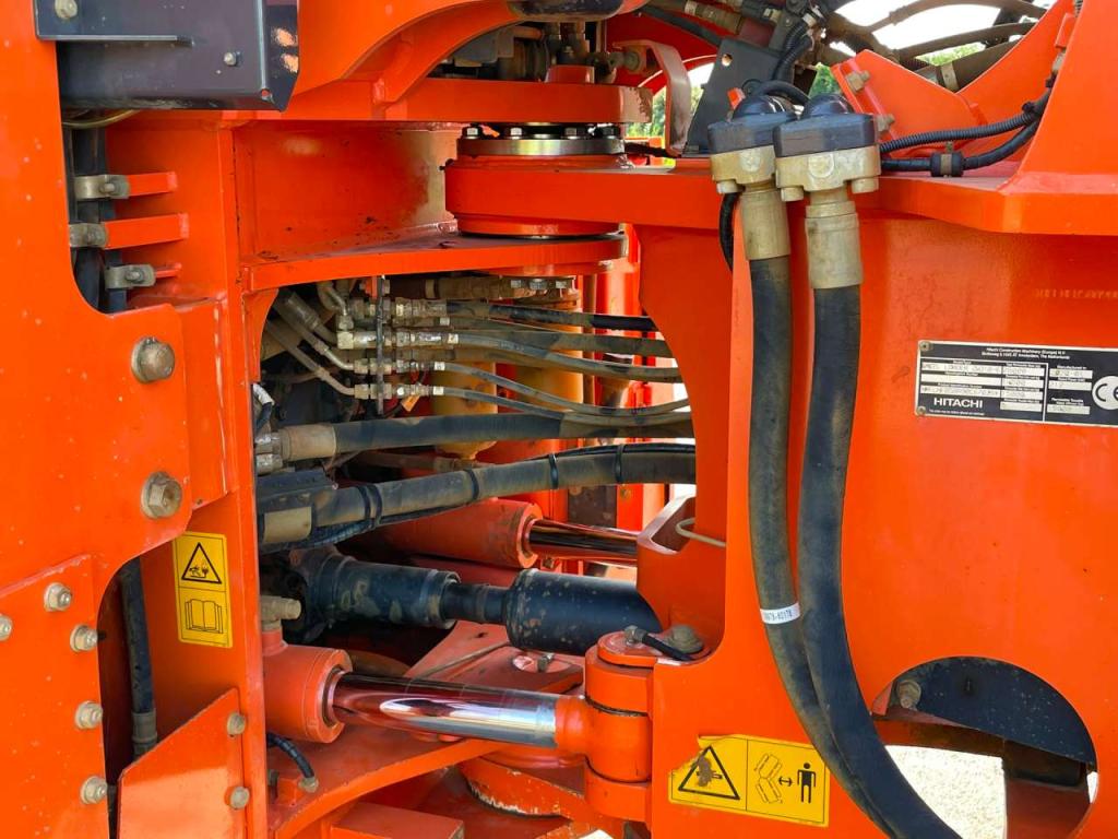 Hitachi ZW310-6 Photo 16