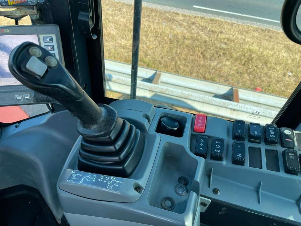 Hitachi ZW310-6 Photo 22