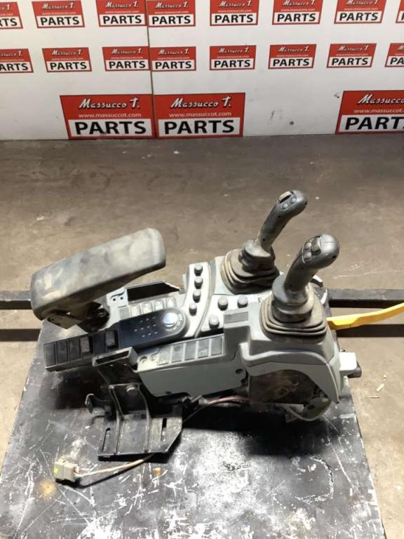 Manipulator for Hitachi ZX135 US -7 Photo 3