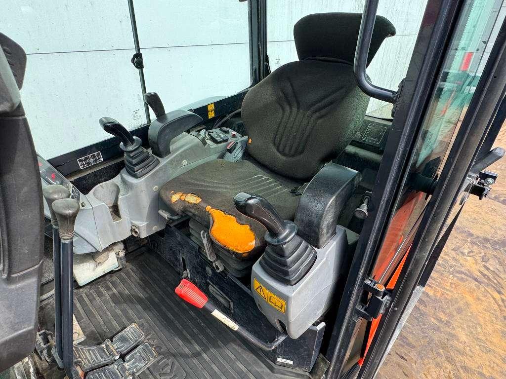 Kubota KX027-4 - Hammer Lines / Quick Coupler Photo 8