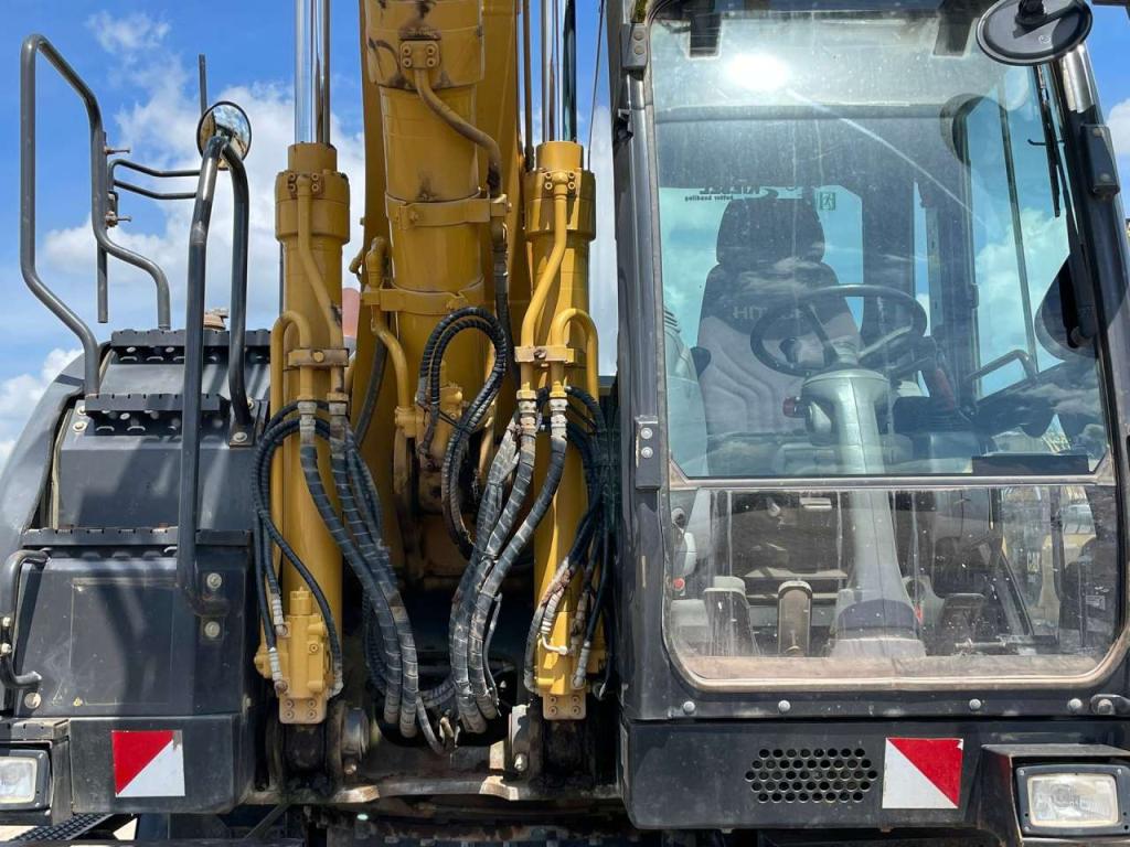 Hitachi ZX170W-5B Photo 10