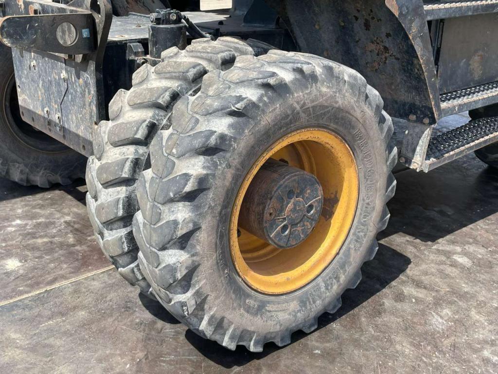 Hitachi ZX170W-5B Photo 11
