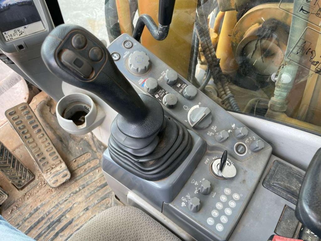 Hitachi ZX170W-5B Photo 20
