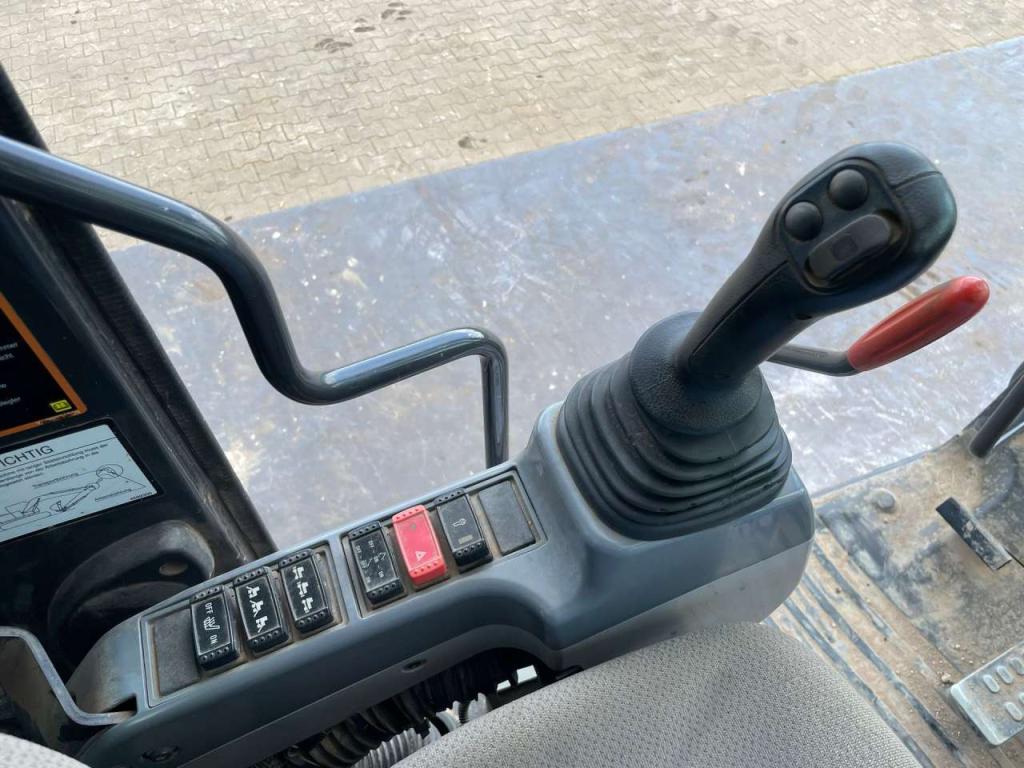Hitachi ZX170W-5B Photo 22