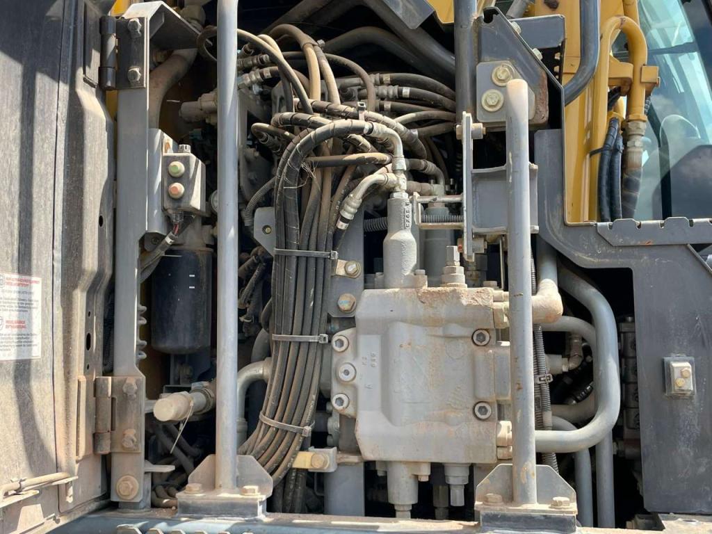Hitachi ZX170W-5B Photo 24