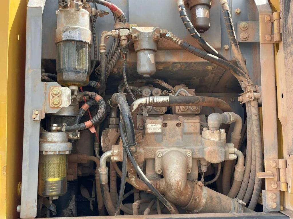Hitachi ZX170W-5B Photo 25
