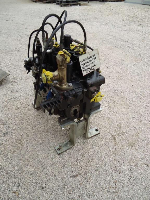 Hydraulic distributor for New Holland E385B Photo 1
