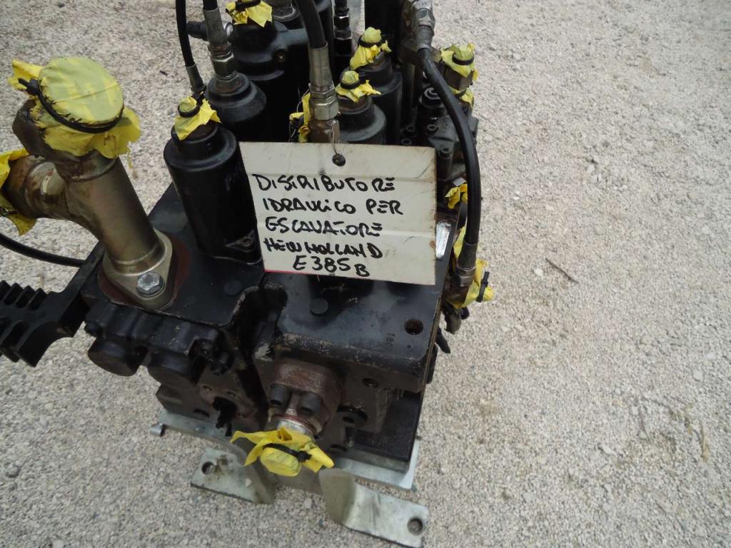 Hydraulic distributor for New Holland E385B Photo 5