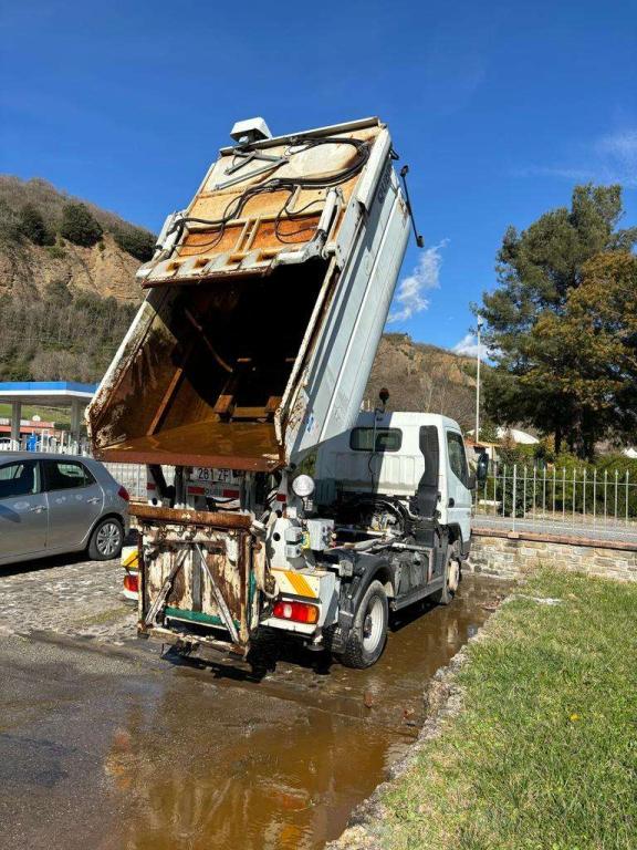 Mitsubishi FUSO FE 74 Photo 4