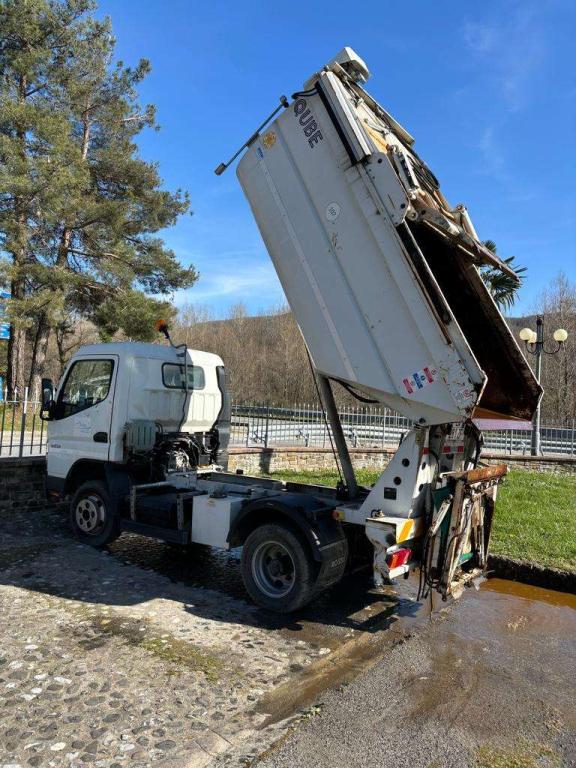 Mitsubishi FUSO FE 74 Photo 8