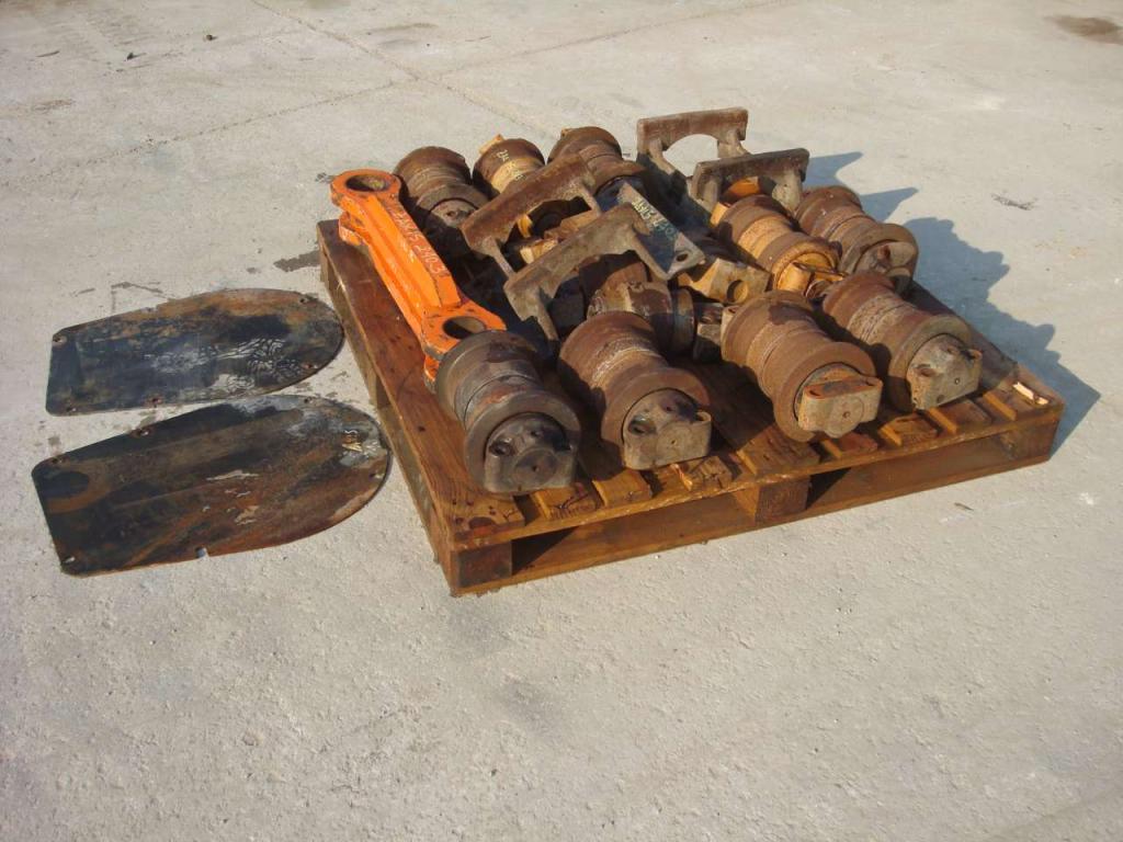 Upper and lower rollers for ZAXIS 240.3 e 210 Photo 3