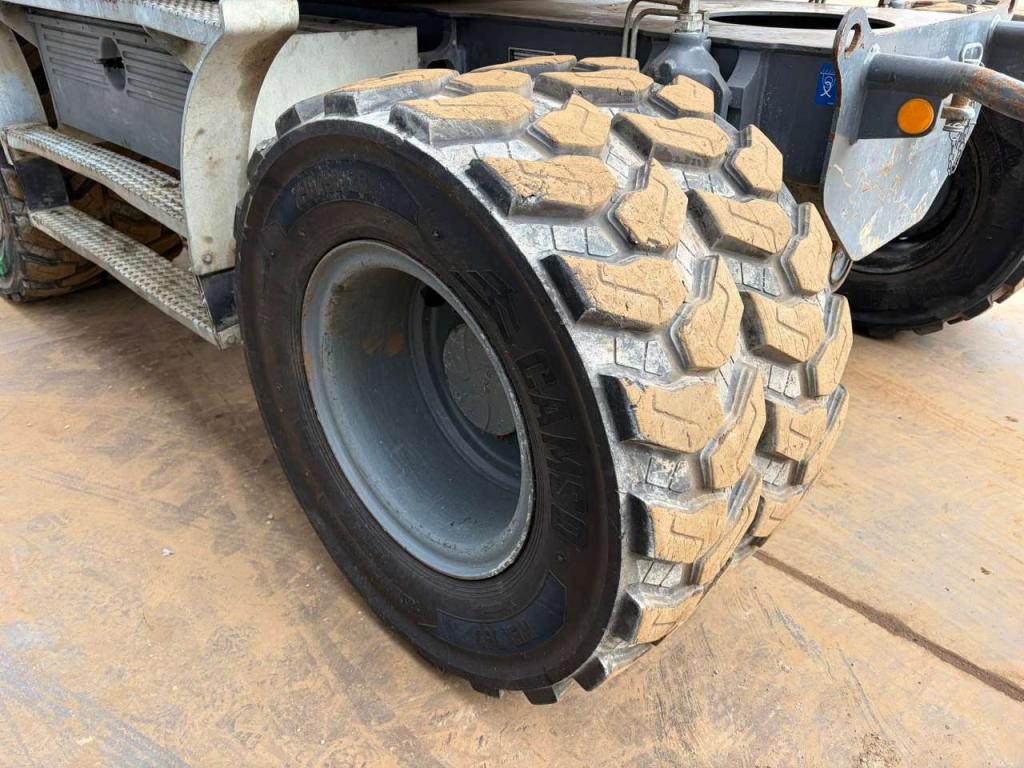 Liebherr 910 Compact Photo 24