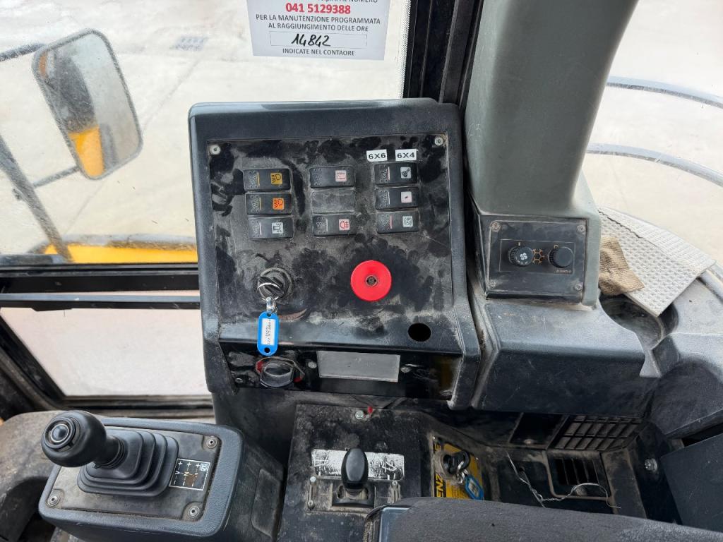 JCB ADT722 Photo 8