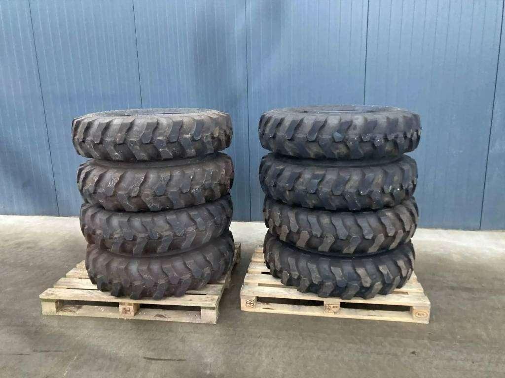 Tire for Apollo 1000 x 20 Set / 10.00 x 20: 4x2 Tyres Photo 1