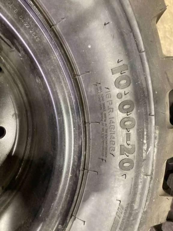 Tire for Apollo 1000 x 20 Set / 10.00 x 20: 4x2 Tyres Photo 2